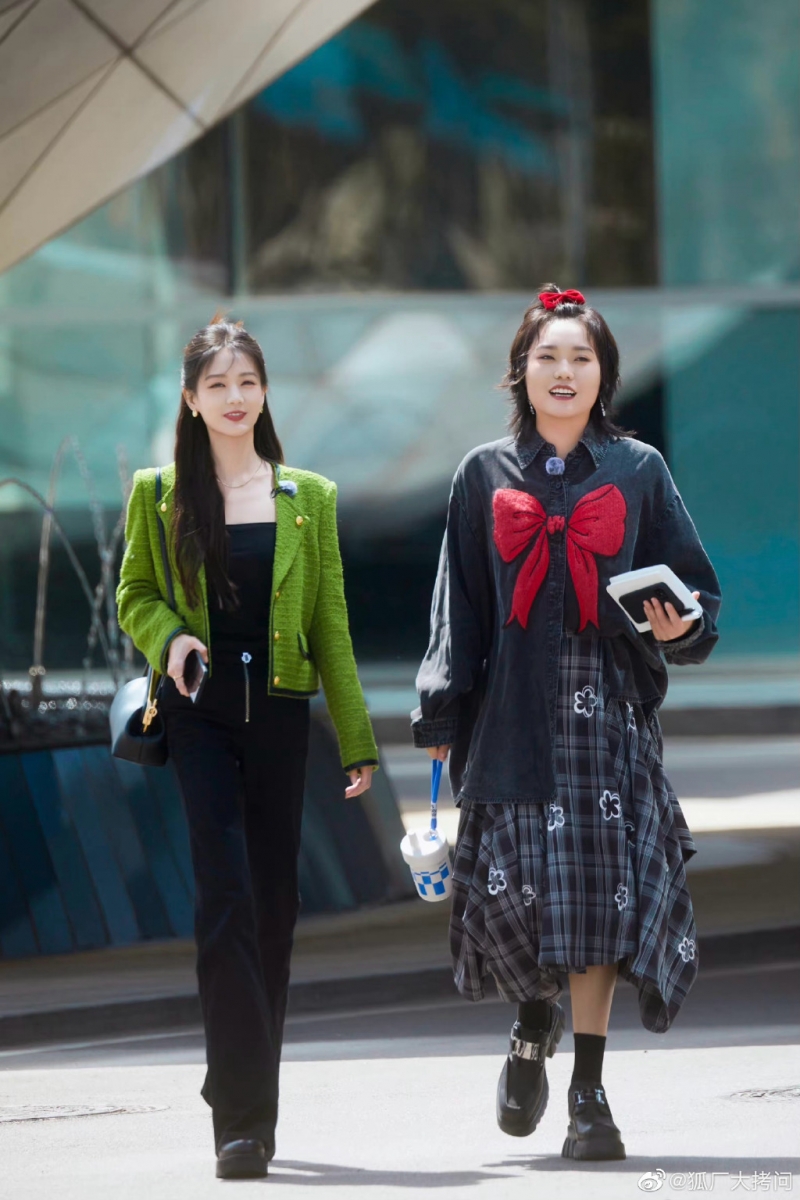 《女子推理社》的首发阵容有:戚薇、张雨绮、李一桐、李雪琴、田曦薇、张艺凡