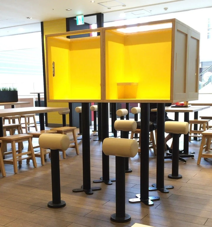 #日本麦当劳最新内用座椅