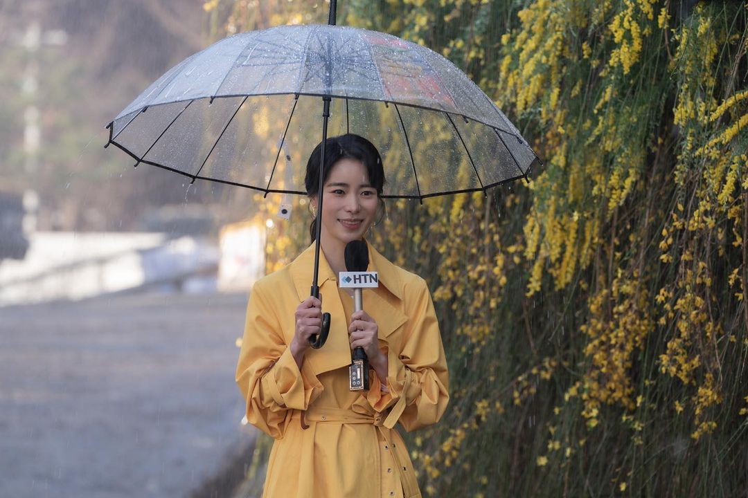 网友纷纷留言调侃:「涎镇这么快就出狱了?背景一定很硬」