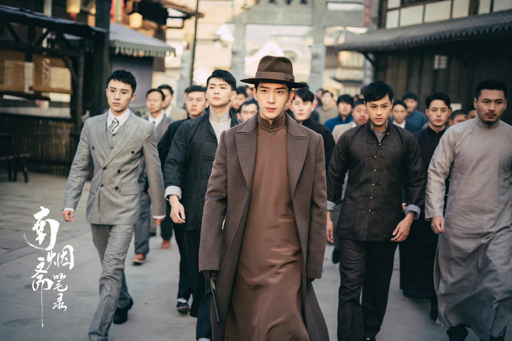 《一曲三笙》未能播出的原因之一,是其中一位主演「赵立新」涉及敏感问题