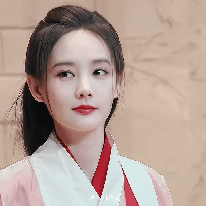 古装扮相妩媚又娇俏可人