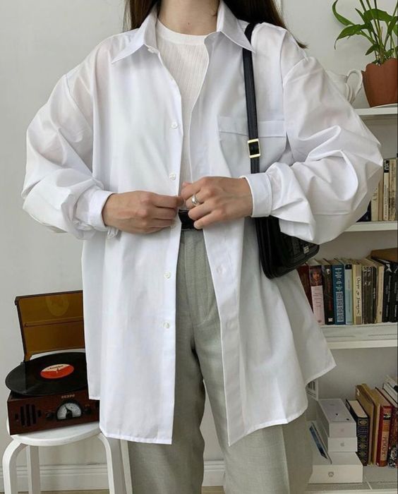 适合版型宽松、下摆较长的衬衫