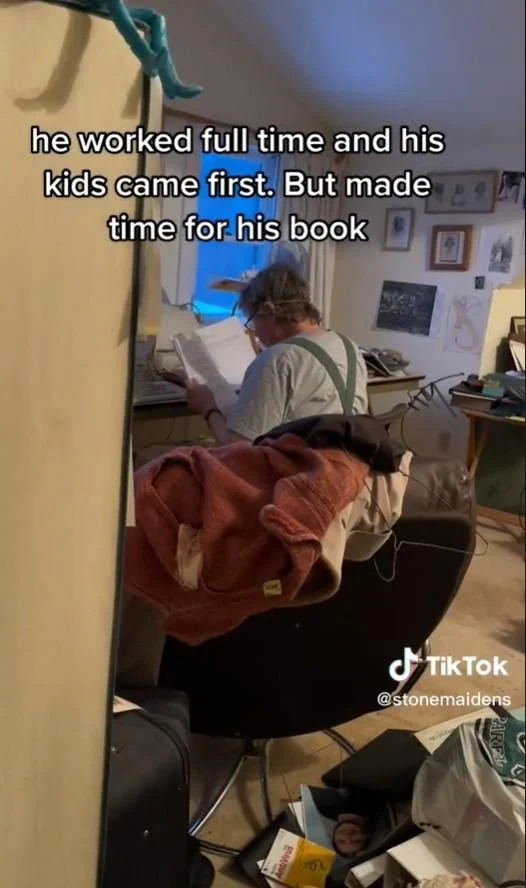 #花14年撰写小说