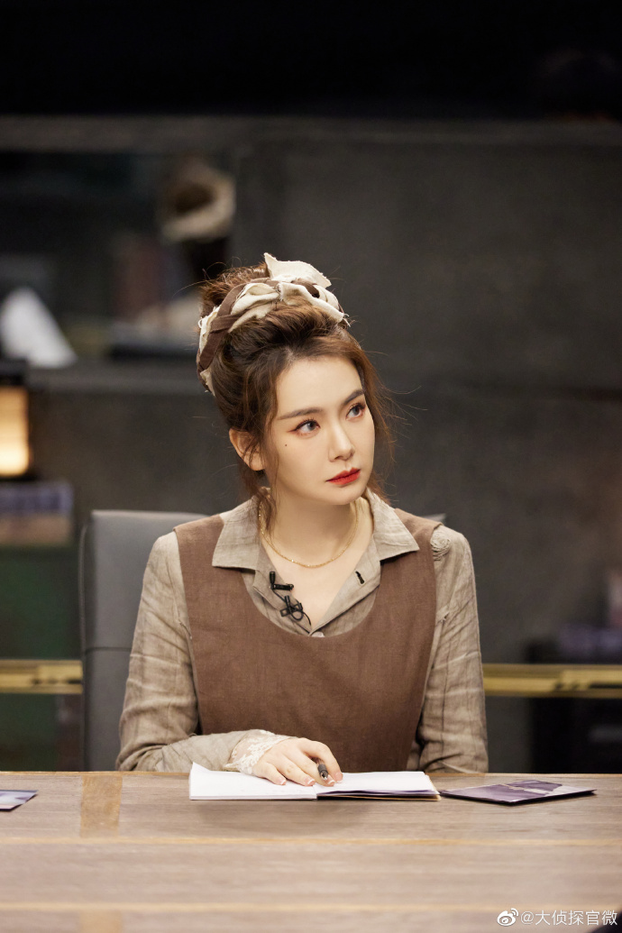 除了戚薇之外,另外 5 人都没有参加推理综艺的经验