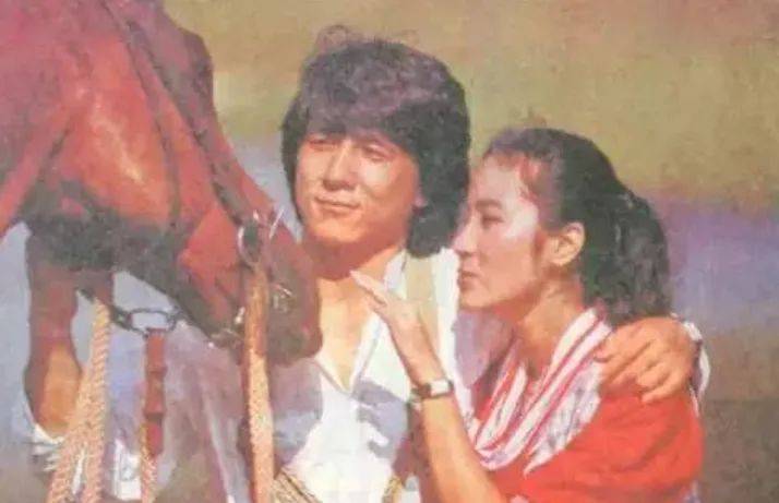 她被香港影视公司相中,获邀到香港和成龙拍摄手表广告