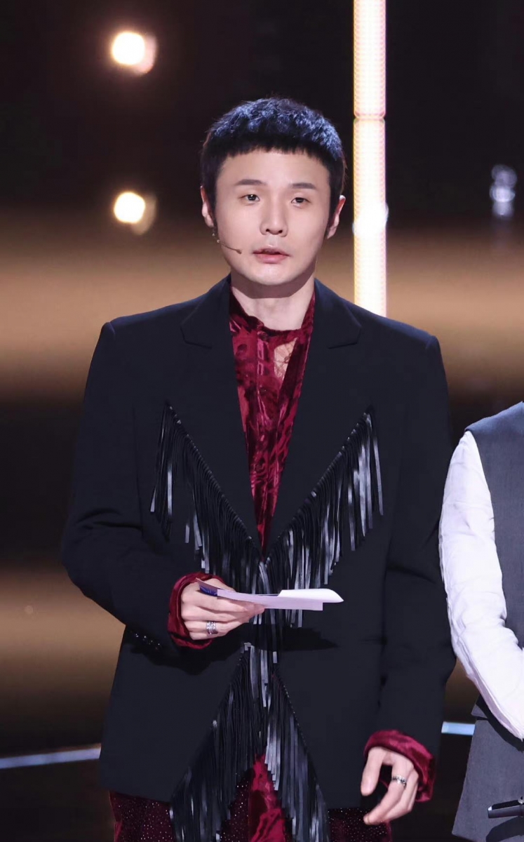 李荣浩结束签约