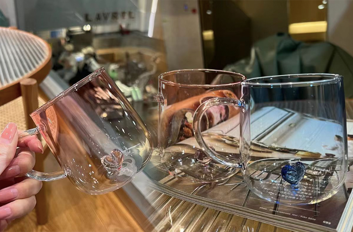 5、渐变爱心底杯子