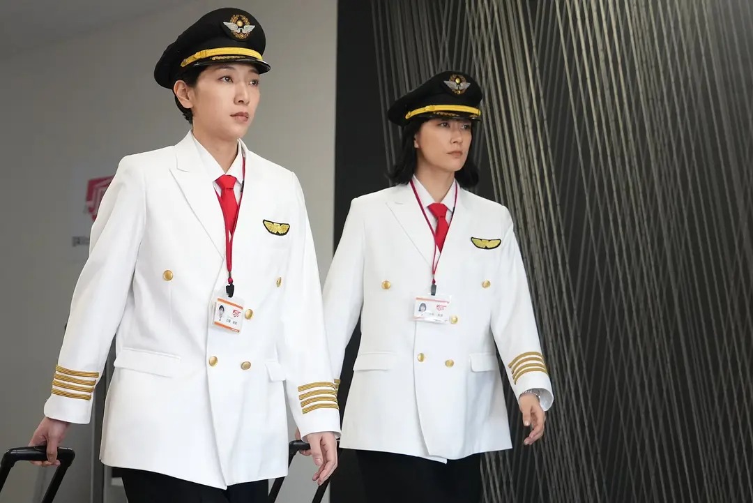 确确实实了演绎了「不要男人,只要姐妹」的情节
