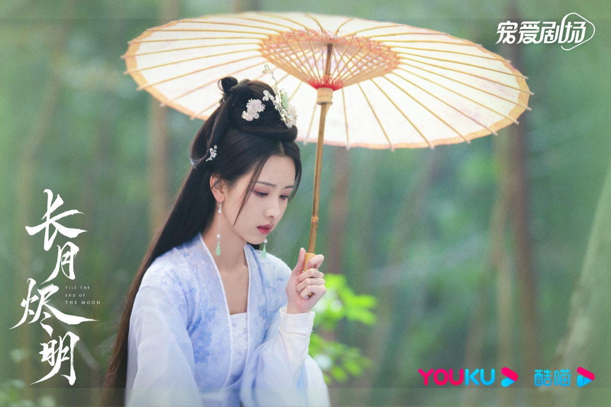 陈都灵在《长月烬明》中饰演「叶冰裳、妹女、天欢」三重身份