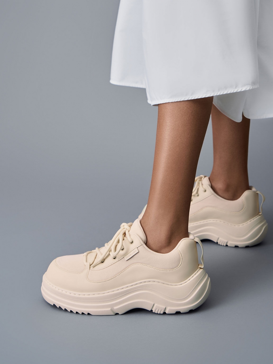 2、Mesh Chunky Sole Sneakers