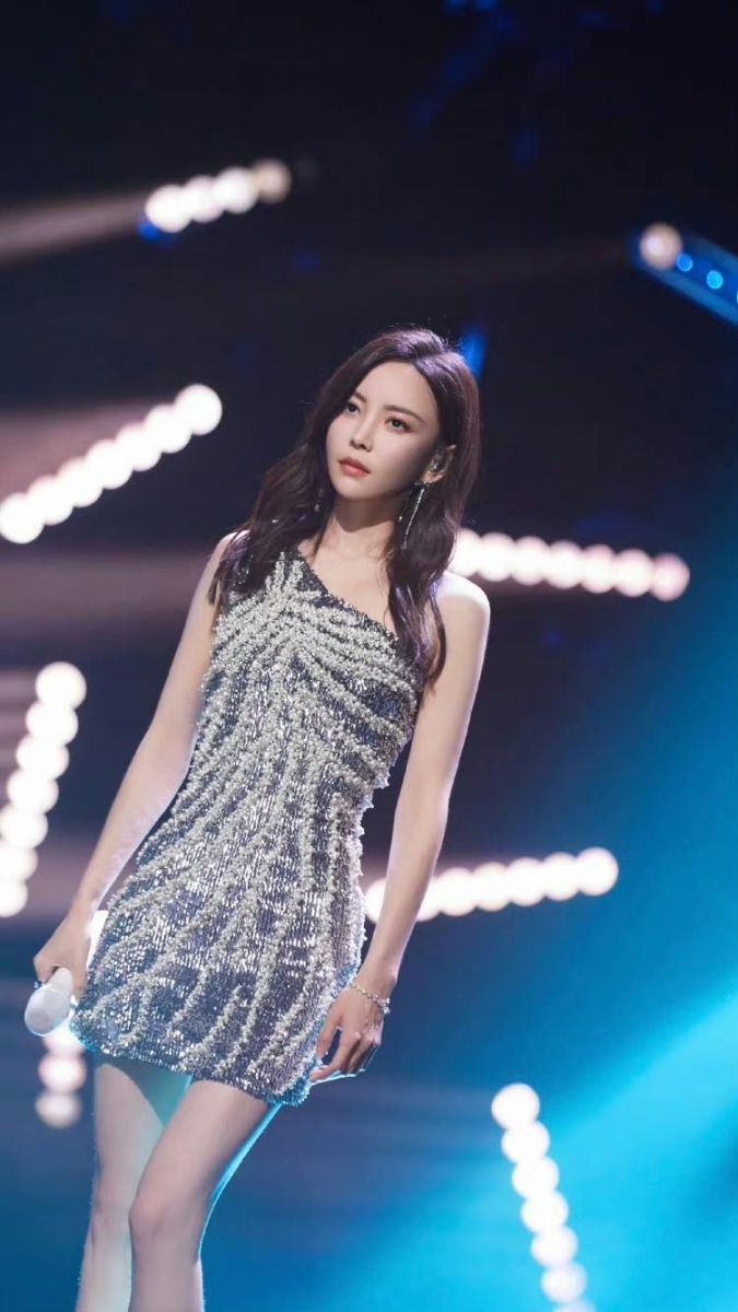 认真打扮起来还是个大美女