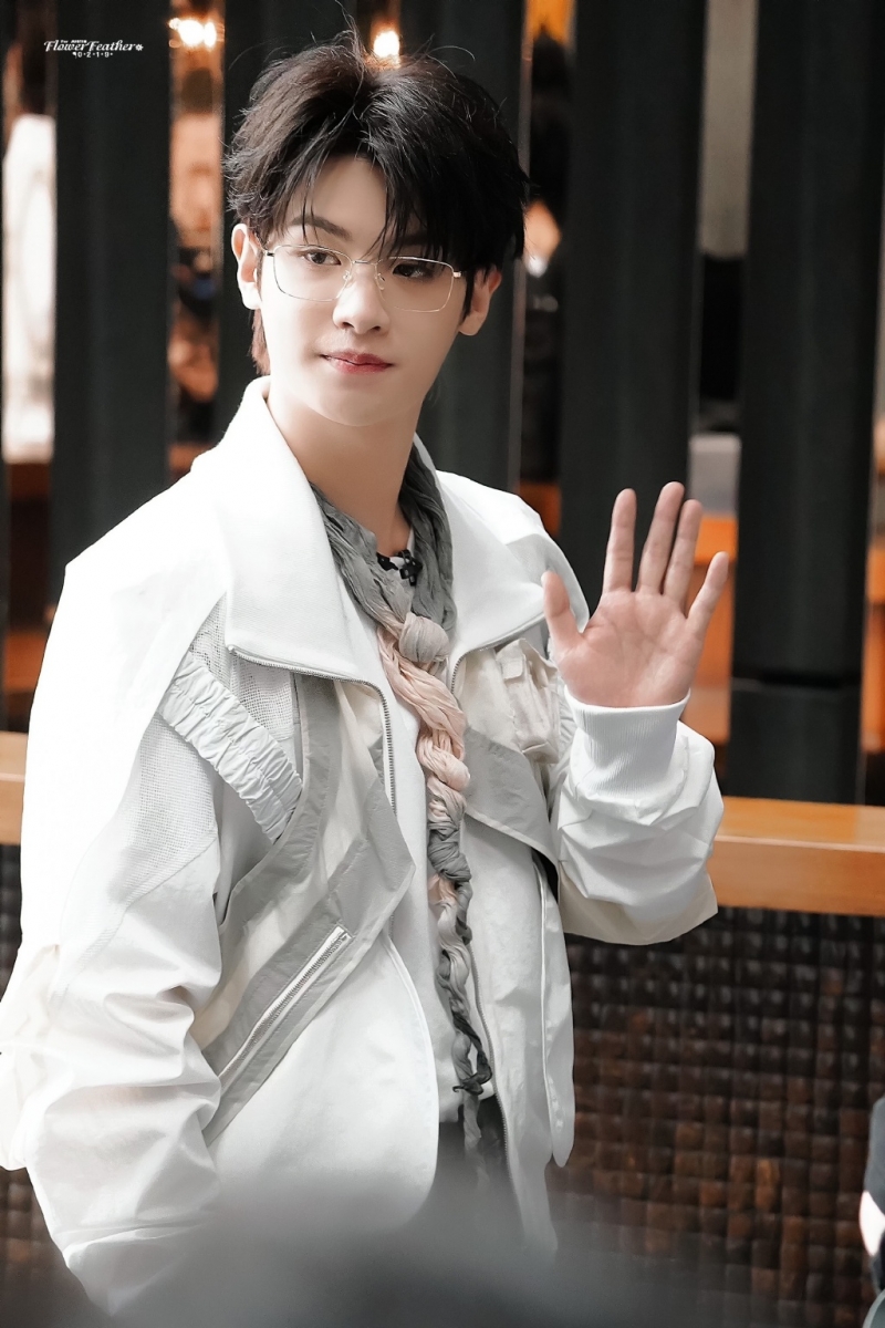黄明昊