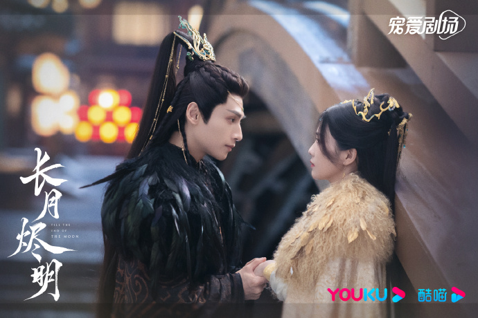 《长月烬明》讲述黎苏苏、澹台烬互相纠缠、救赎的故事