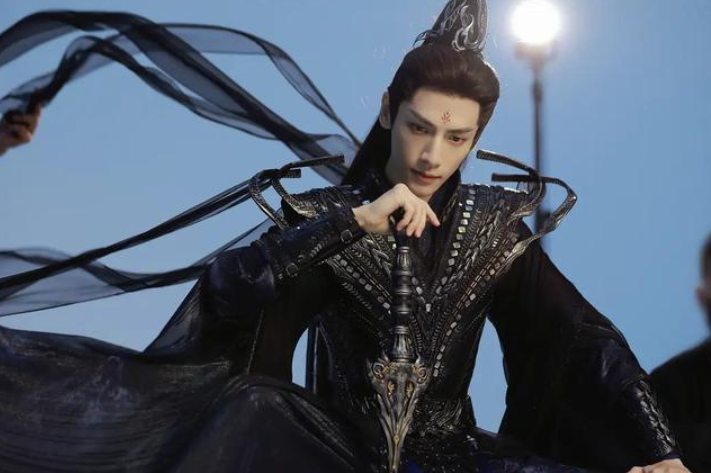 罗云熙 瘦到脱相