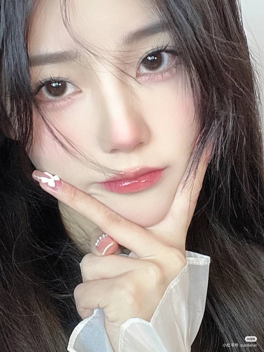 「白开水眼妆」