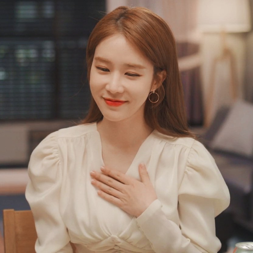 刘寅娜也爆料,自己和 IU 通电话的最长时间是「3 分钟」