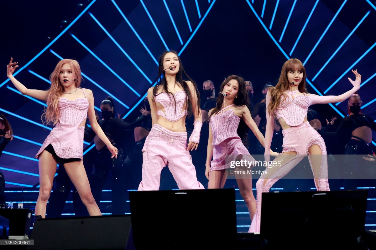 来自法国设计师品牌 Mugler 的独家定制