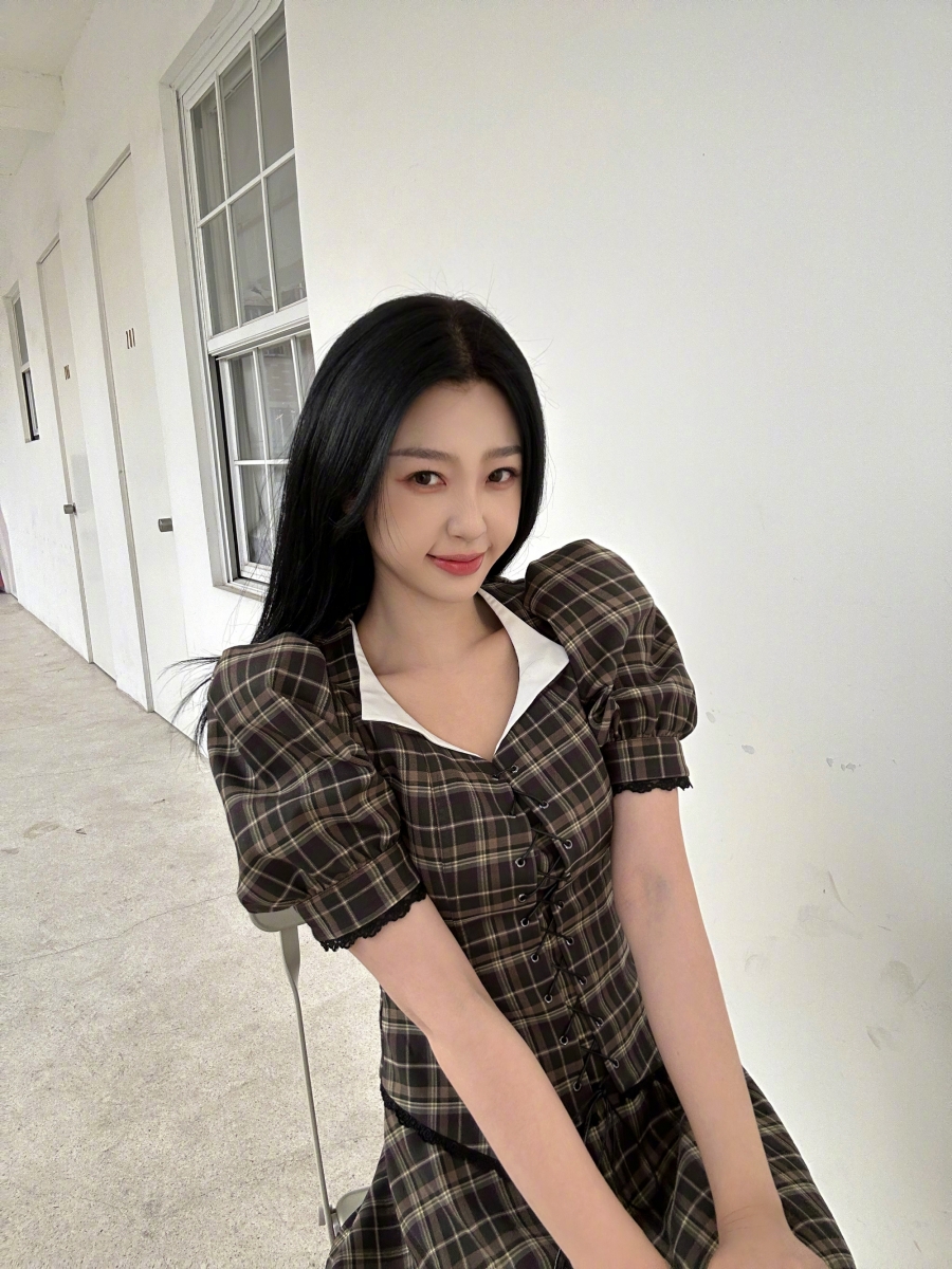 她也坦诚有时候工作太累,没有精力一直对着镜头互动