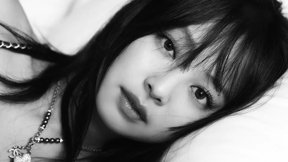 Jennie 以慵懒的嗓音开场