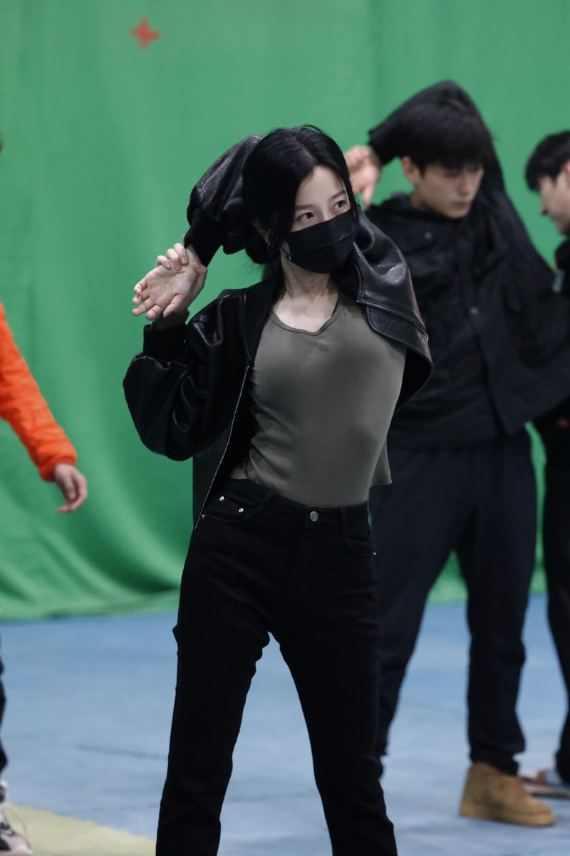 呼吁粉丝专注在剧播出的内容,而不是侧拍花絮