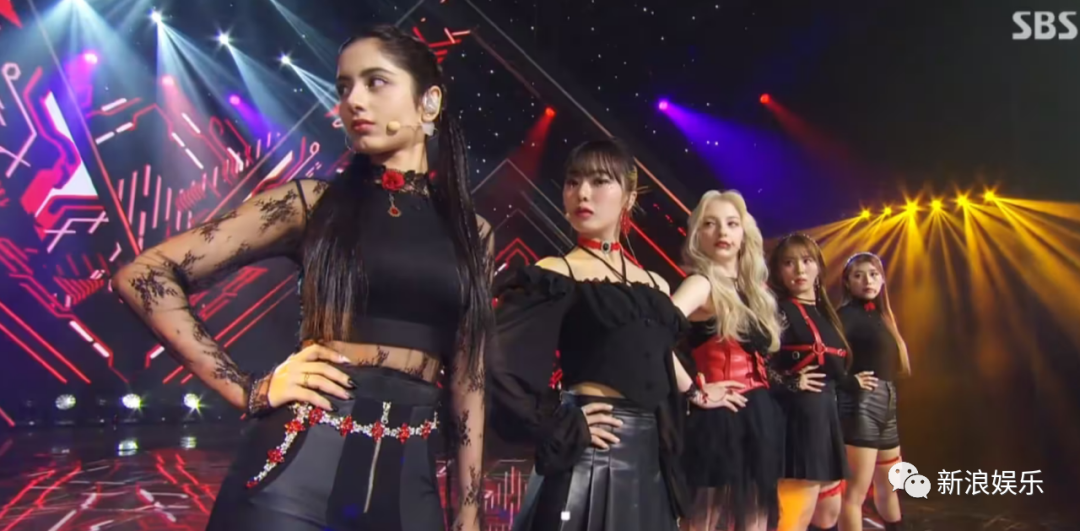 同组合几个韩国成员透明得仿佛跟伴舞一样