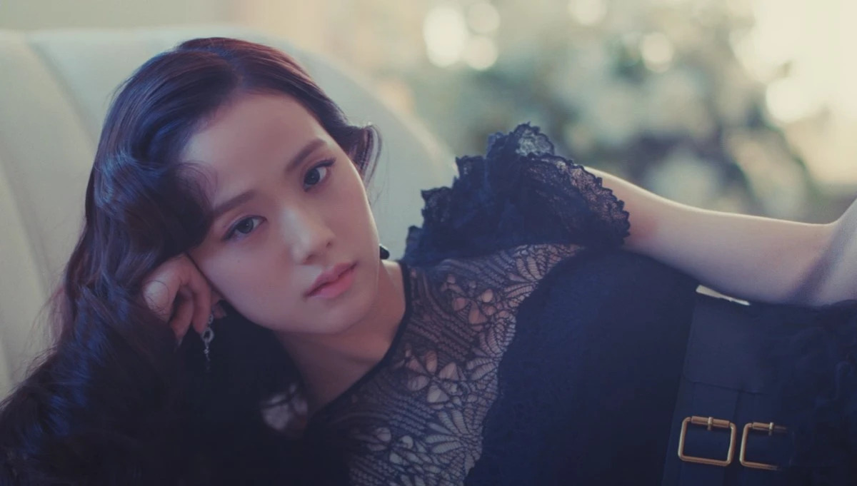 Jisoo 公开的新歌《꽃 Flower》