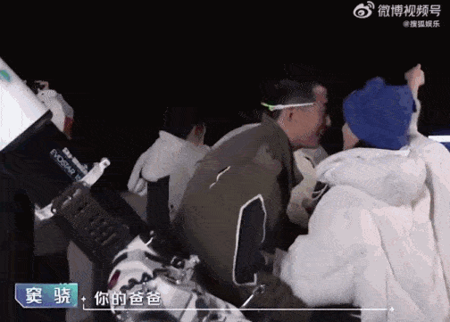 窦骁很懂得照顾女朋友的感受