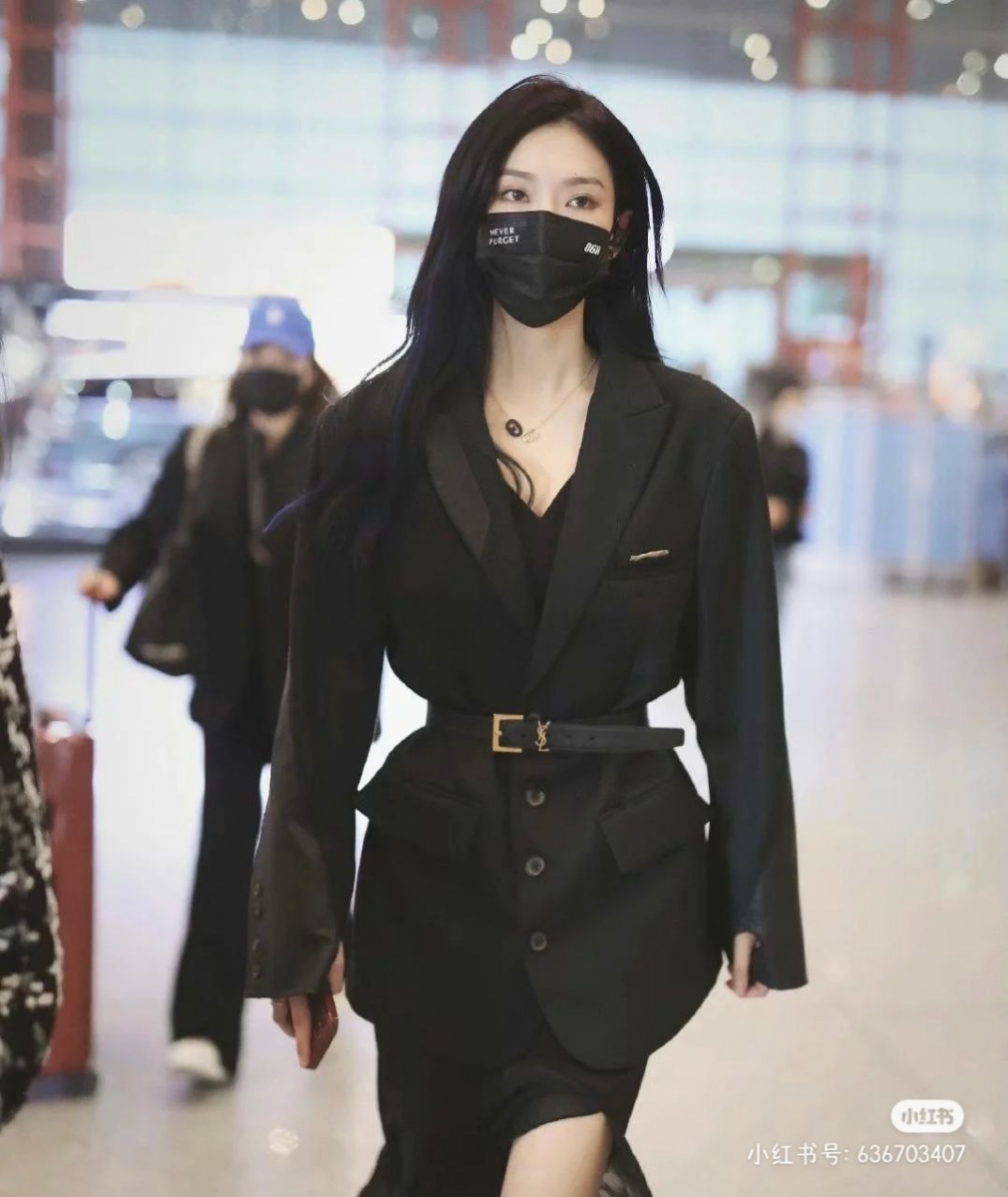 直接系在衣服，改变衣服的形态