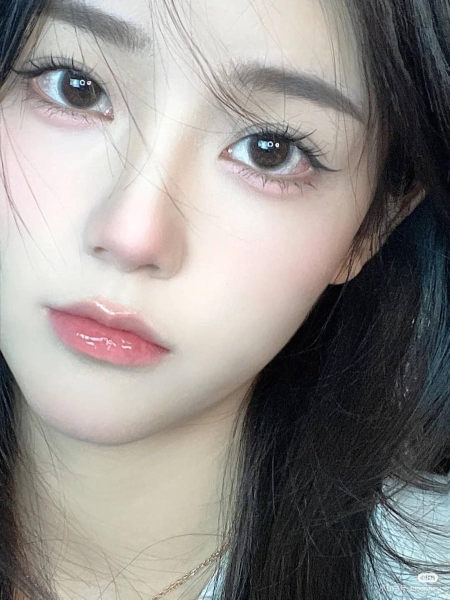 「白开水眼妆」