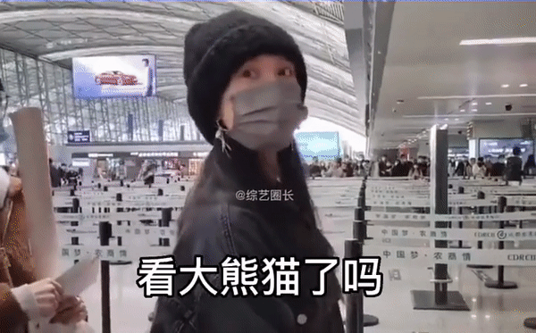 这名男粉在网络上爆火,确实引起了张婧仪的注意~