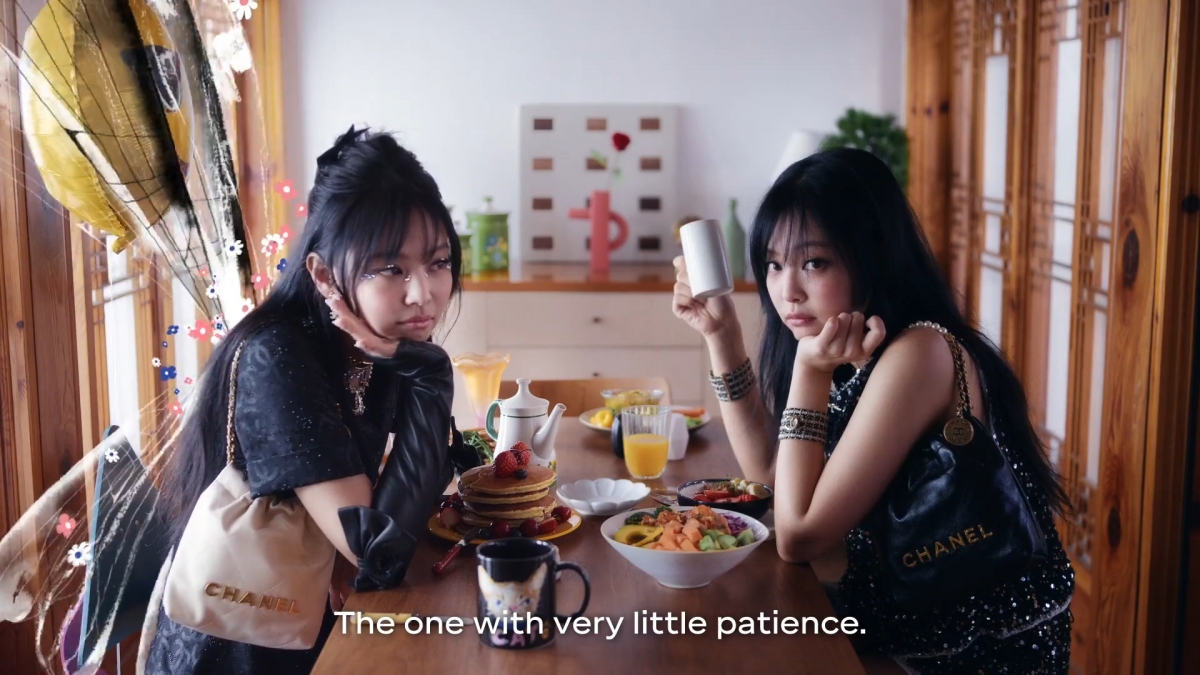 Jennie 作为“偶像”和作为“普通女子”的两面性