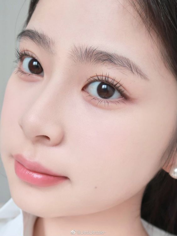 解决「鱼尾纹」涂眼霜手法