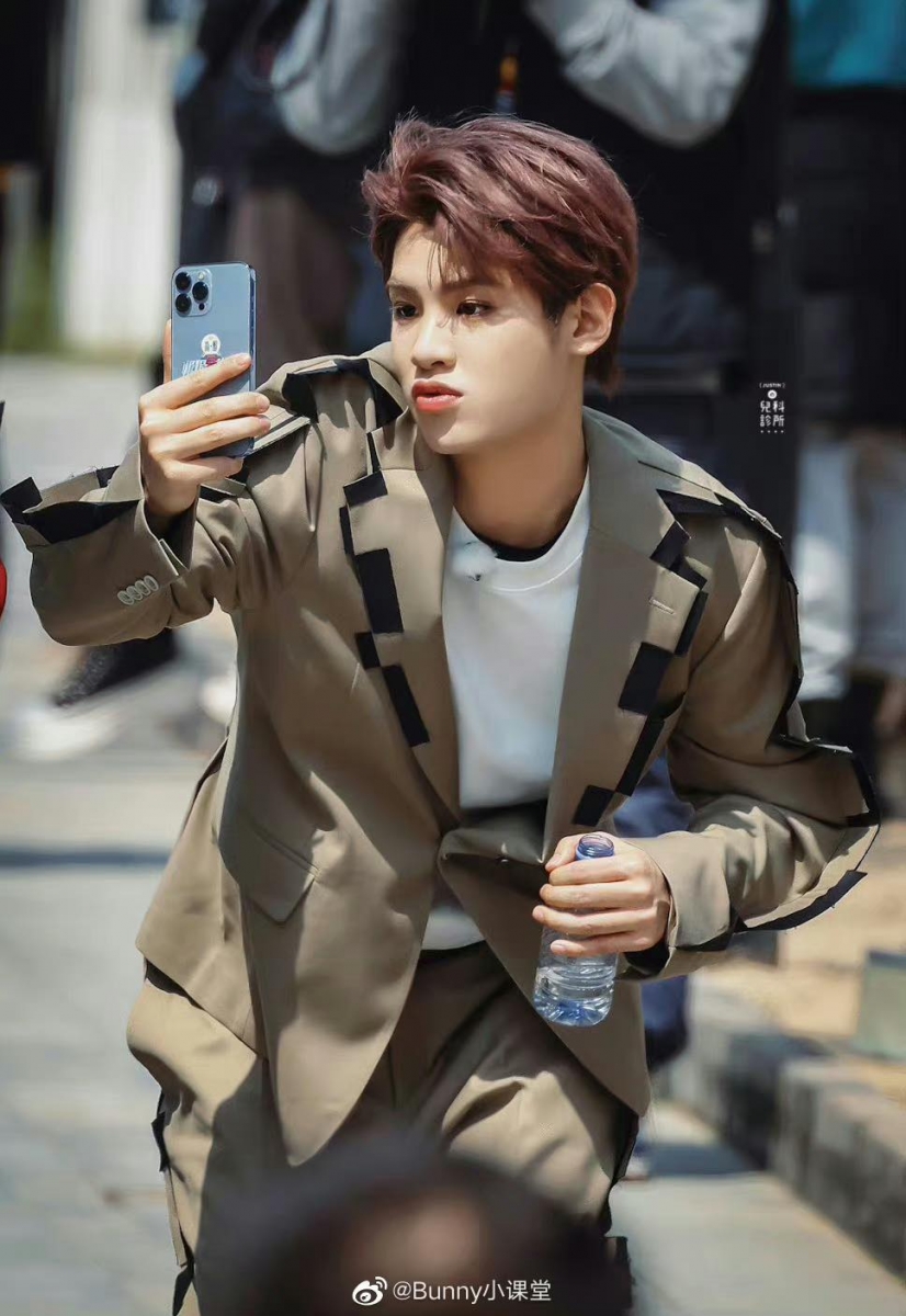 黄明昊