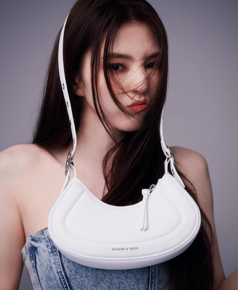 1、Petra Curved Shoulder Bag （RM239.90）