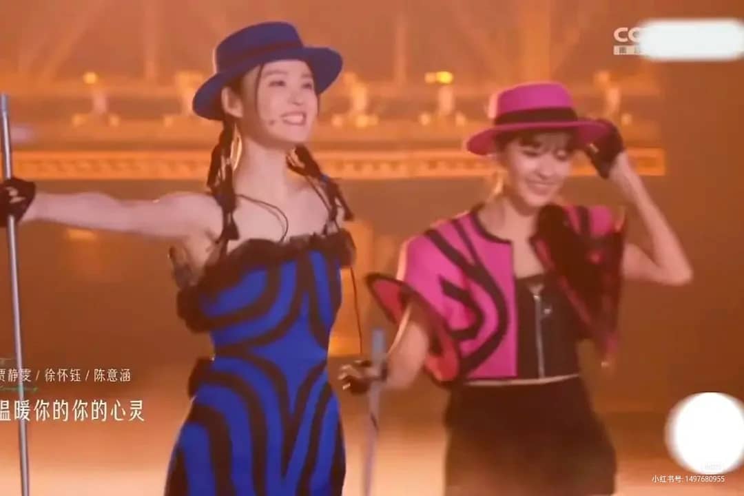 不仅跟不上动作，而有四分之三的时间都在神游和憋笑。