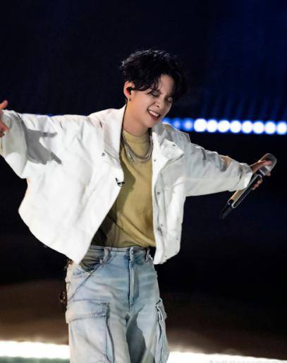 Amber刘逸云