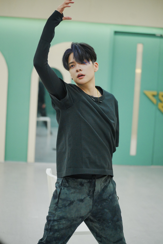《Problem》组的队长「Amber 刘逸云」以 206 的“乘风值”拿下个人喜爱度第一