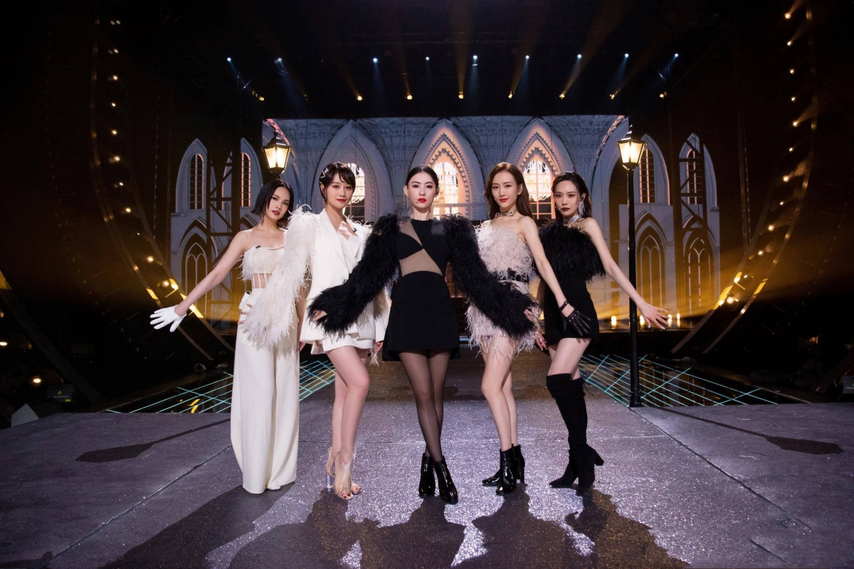 《浪姐》节目组在综艺效果设置上可谓牢牢地抓住了观众们的眼球