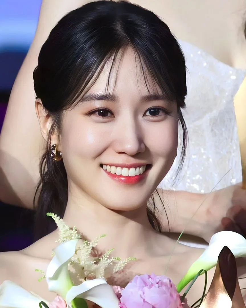 哭和笑都是人类自然的情绪反应