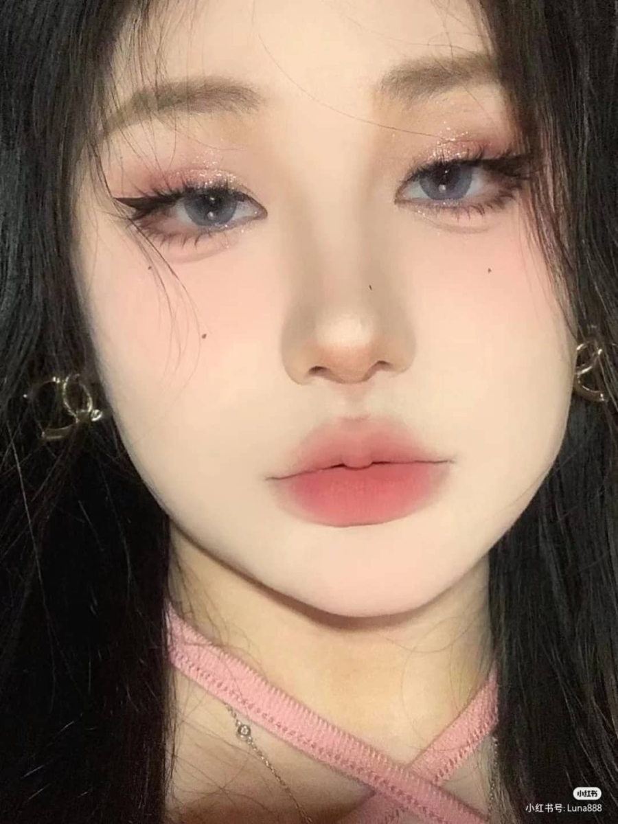 早春清冷感韩系「烟粉玫瑰」妆容