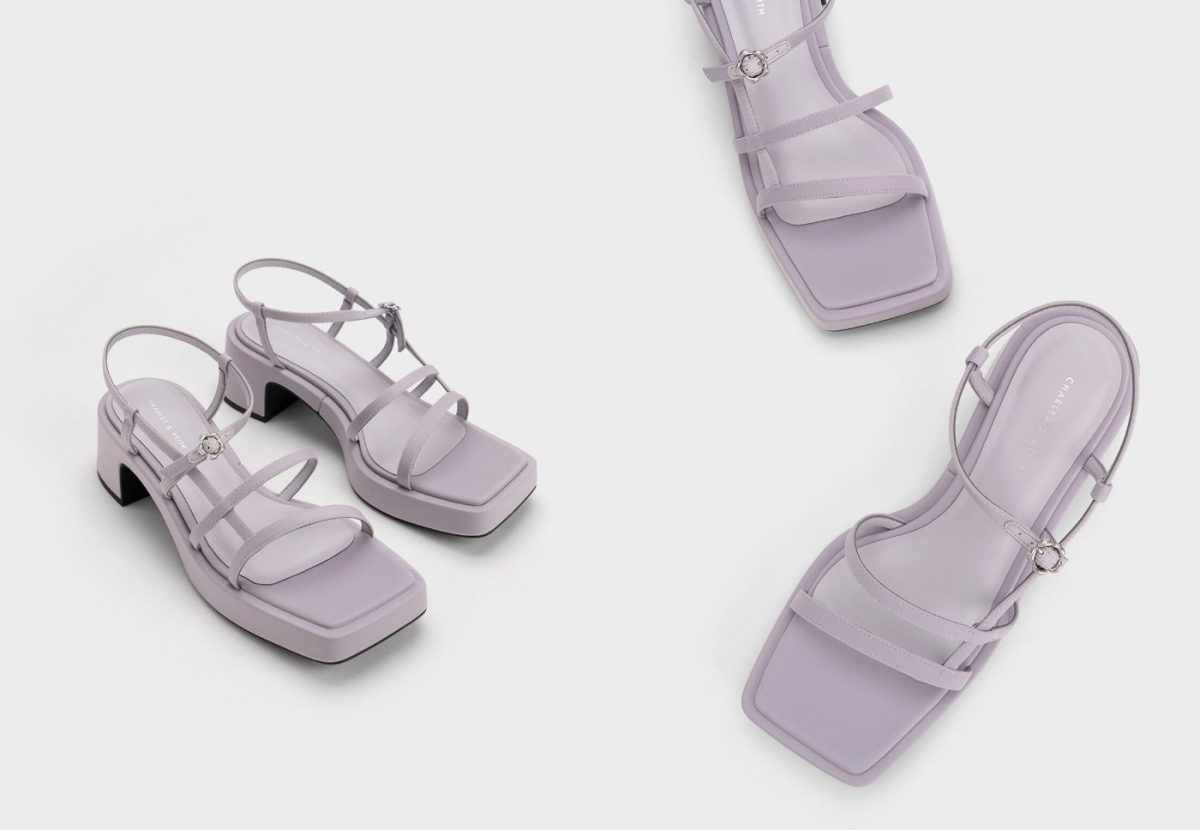 3、Flower-Buckle Strappy Sandals