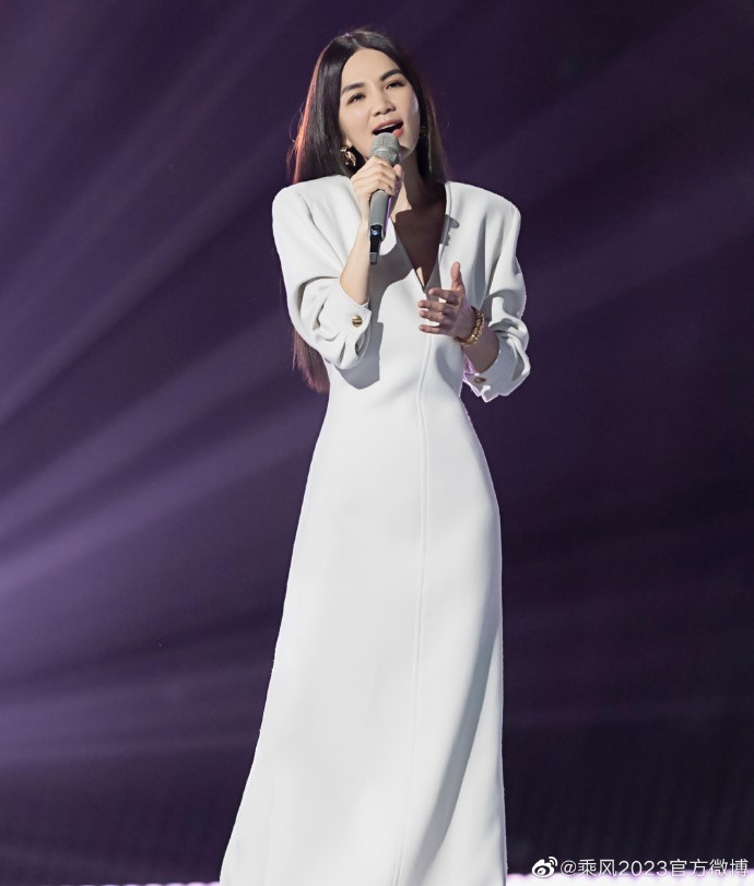 Ella 和昔日徒弟成同台对手