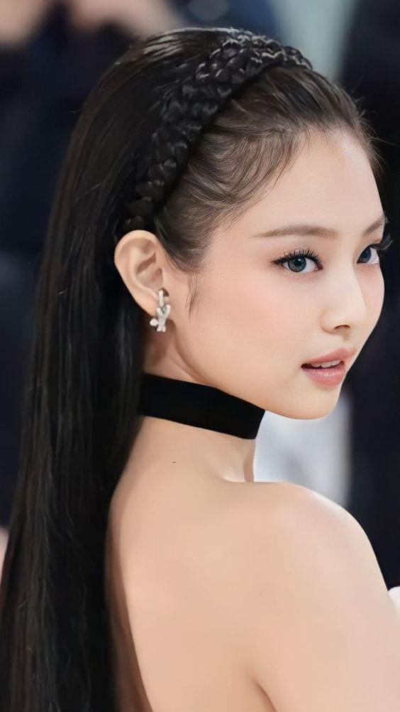 「Jennie无辜小猫眼妆」