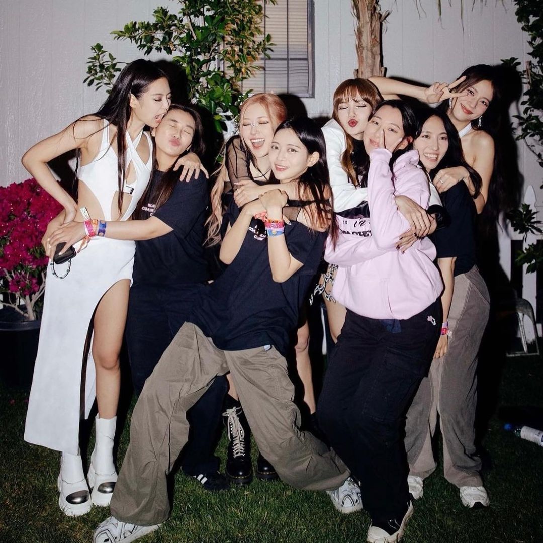 搭配上同色系的高靴子