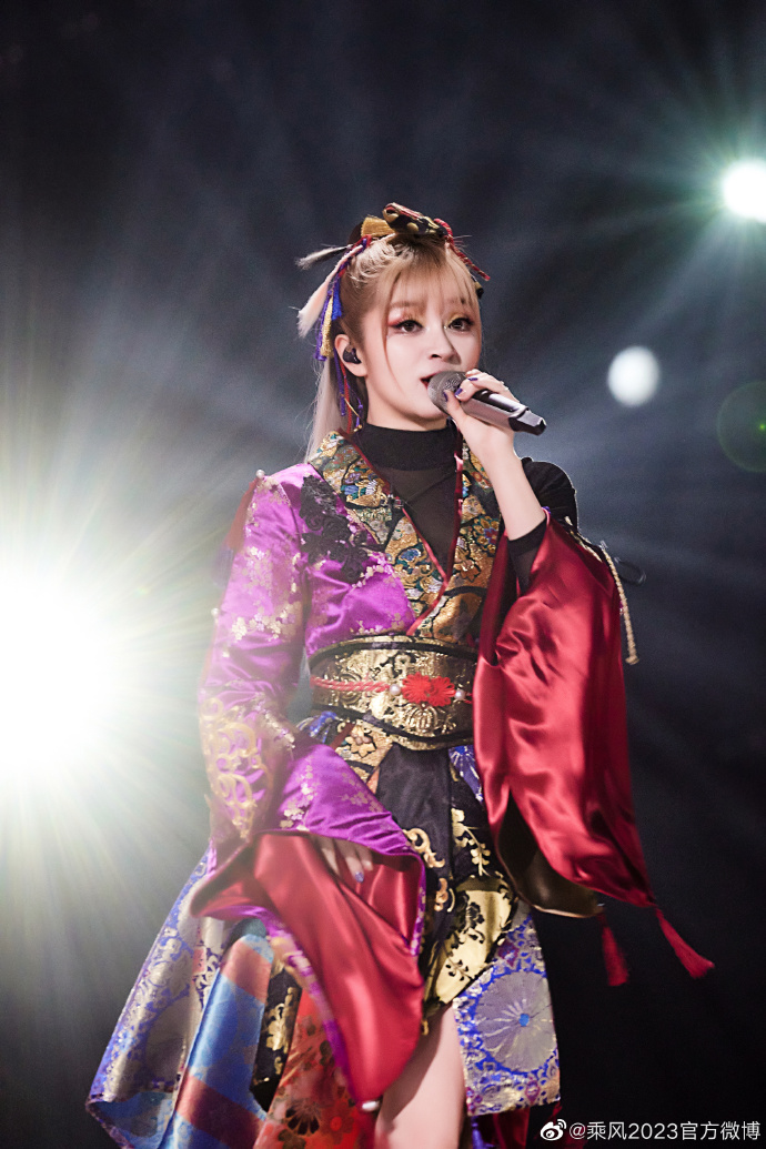 浪姐4》MARiA美依礼芽一曲封神成为人气王！被扒去年已经结婚，老公模样