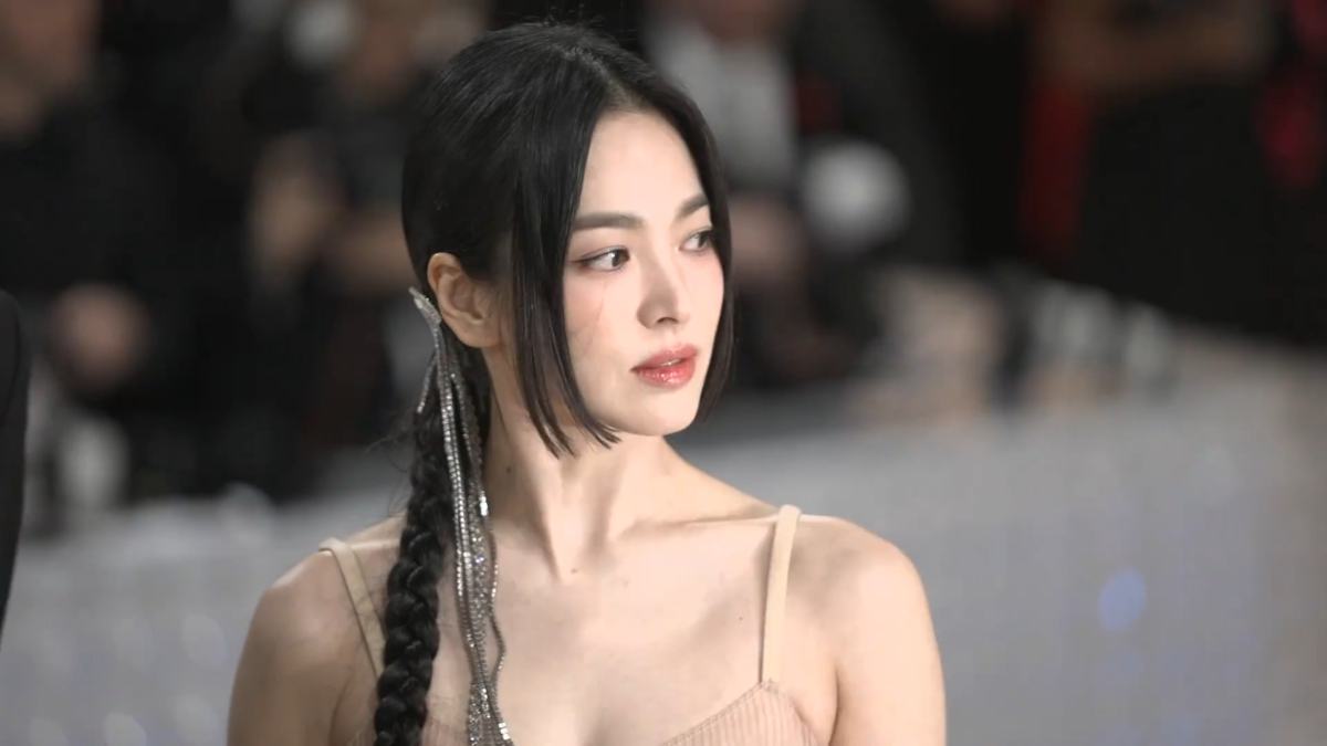 宋慧乔日前以一头「公主切」参与时尚晚宴 Met Gala