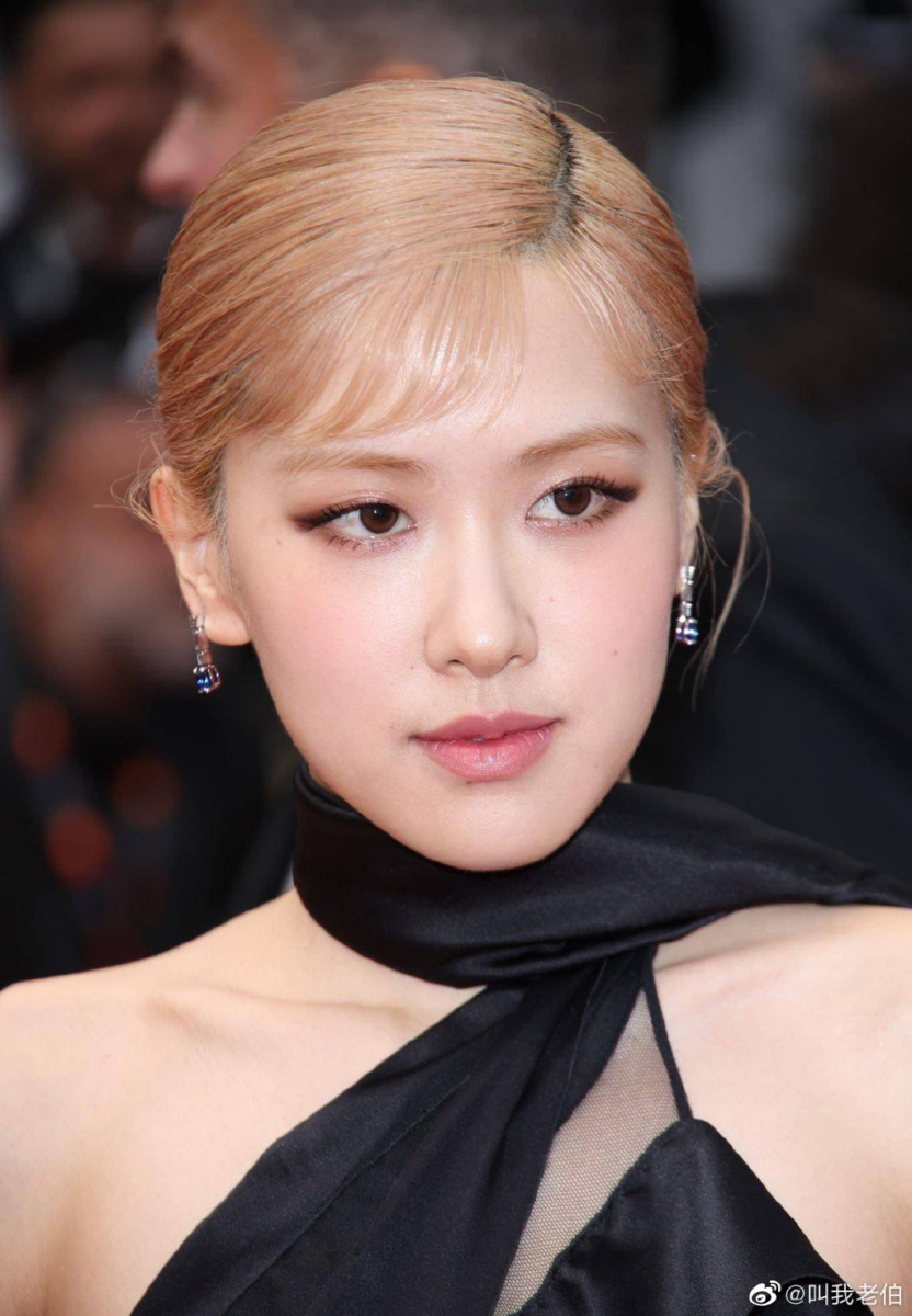 朴彩英（ROSé）