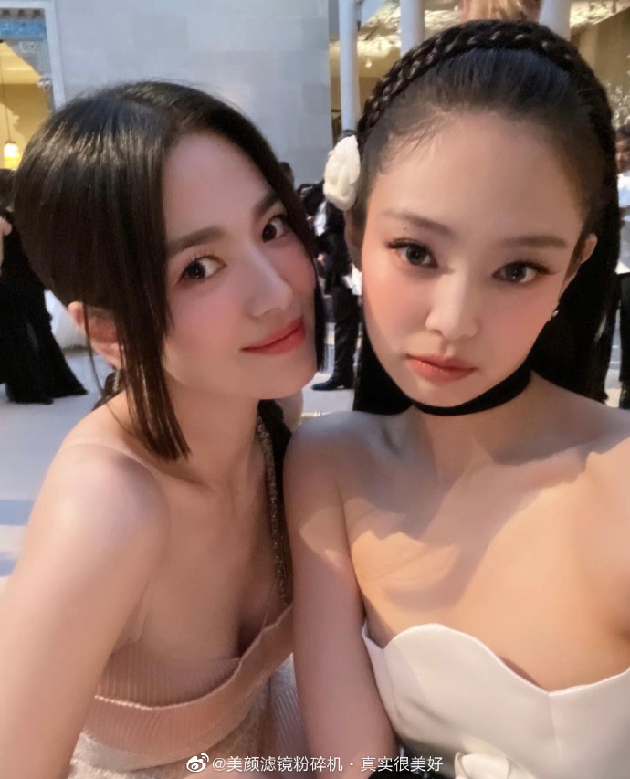 充分展现了宋慧乔的气质和优雅