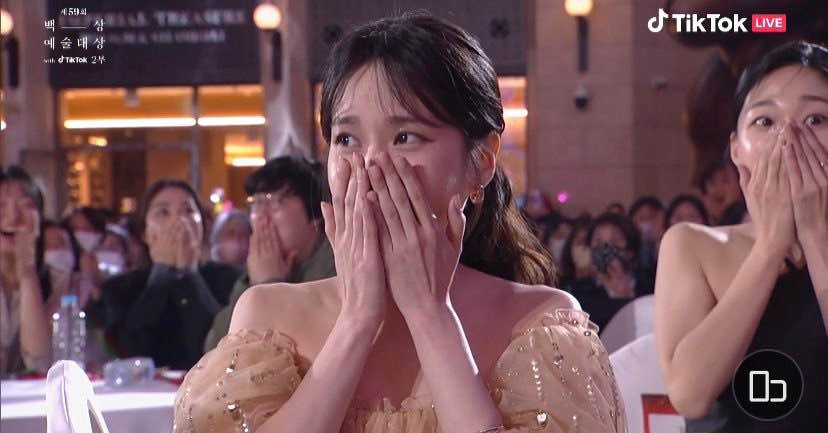 许多人都习惯了用「年龄」去界定一个人「什么事该做、什么事不该做」