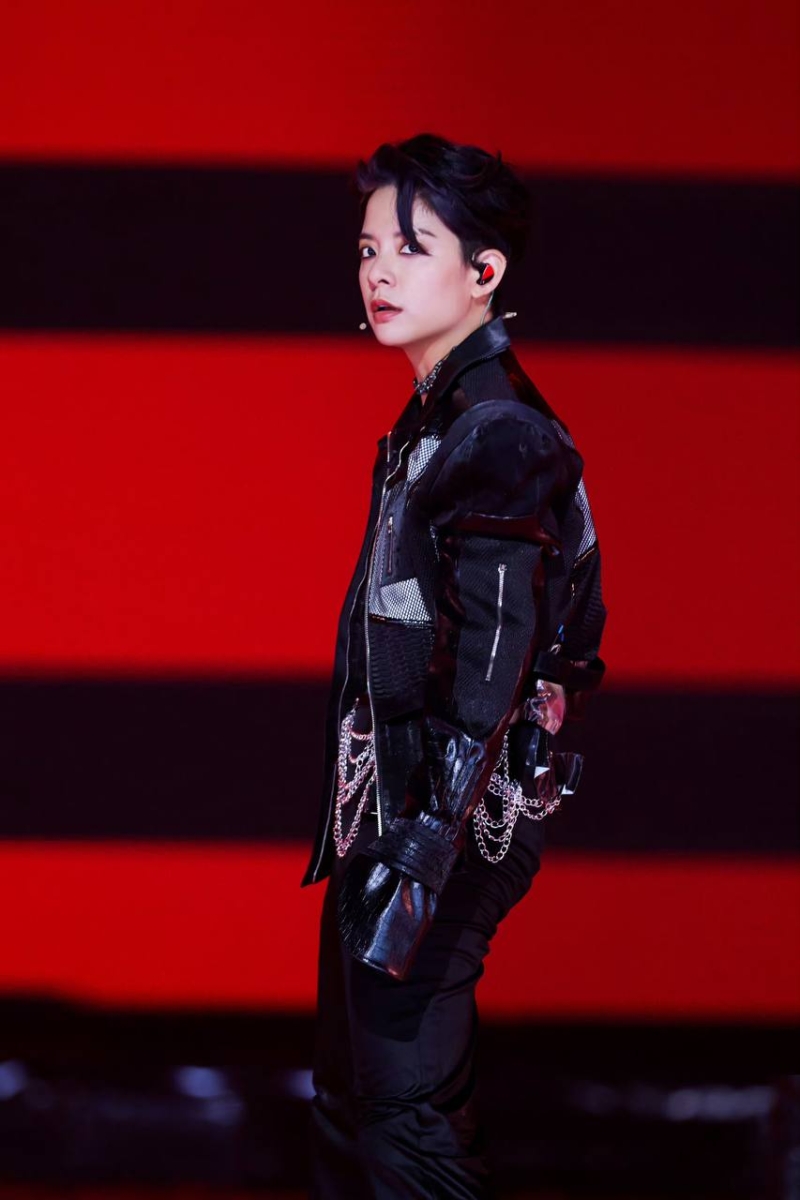 《Problem》组的「Amber 刘逸云」不负众望地夺下「个人喜爱度」排名第一